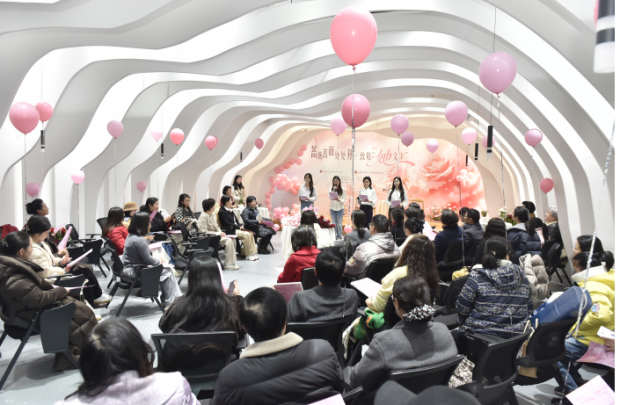 书香致敬“她力量”：市散文学会举办女性文学分享会