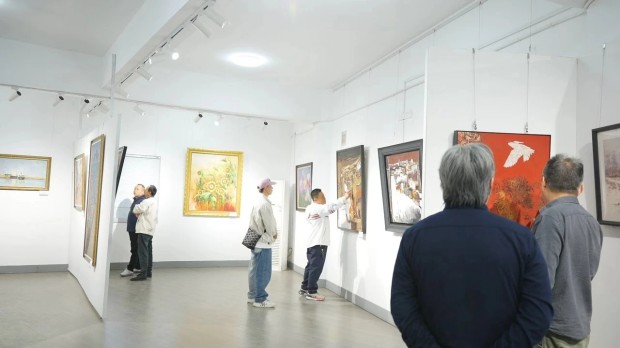 射阳县举办“大美射阳”首届油画水彩画作品展